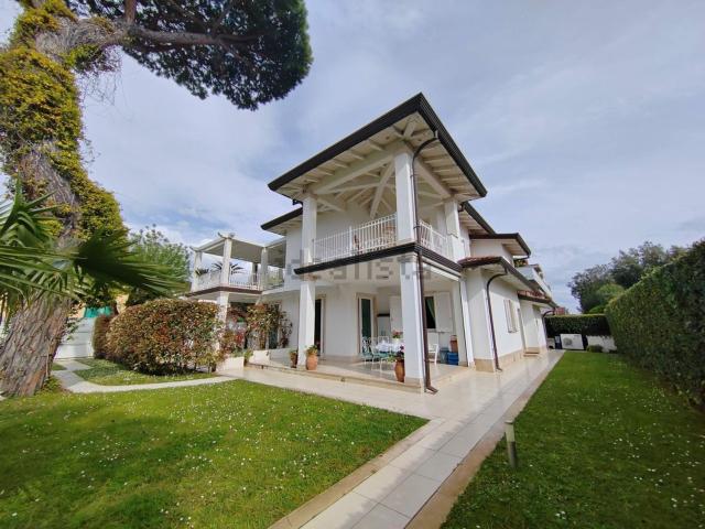 Case e ville in vendita di 360 m²