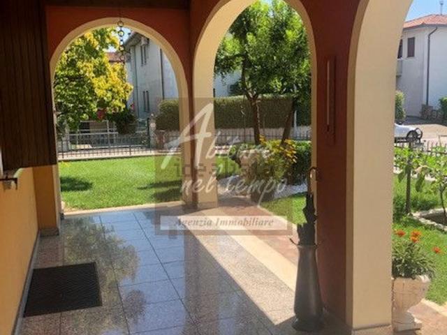 Case e ville in vendita di 360 m²