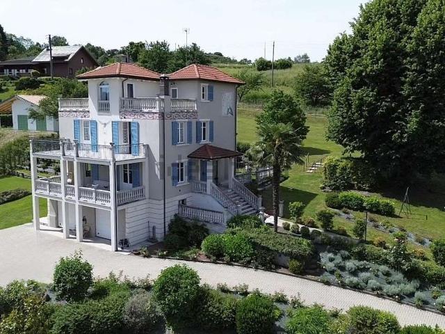 Case e ville in vendita di 360 m²