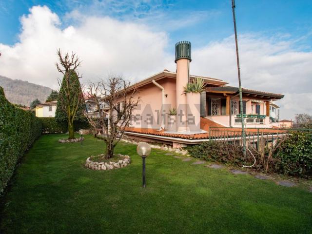 Case e ville in vendita di 360 m²
