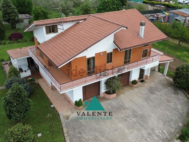 Case e ville in vendita di 360 m² in Via Ceprano