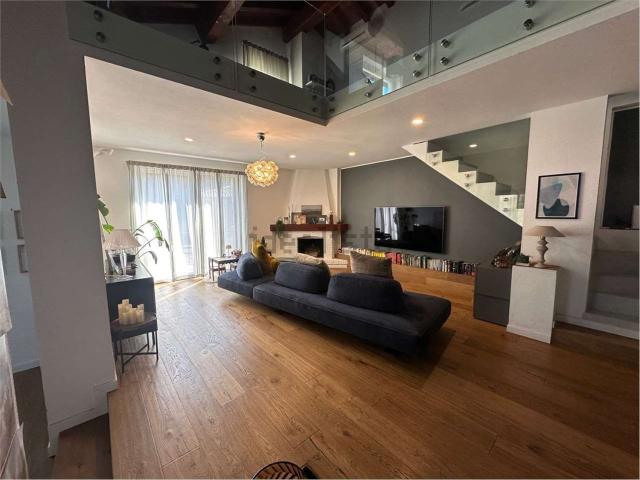 Case e ville in vendita di 360 m² in Via Certosa