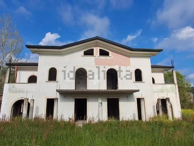 Case e ville in vendita di 360 m² in Via Acquala