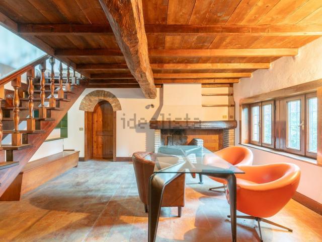 Case e ville in vendita di 360 m² in Via Bottarone, 79