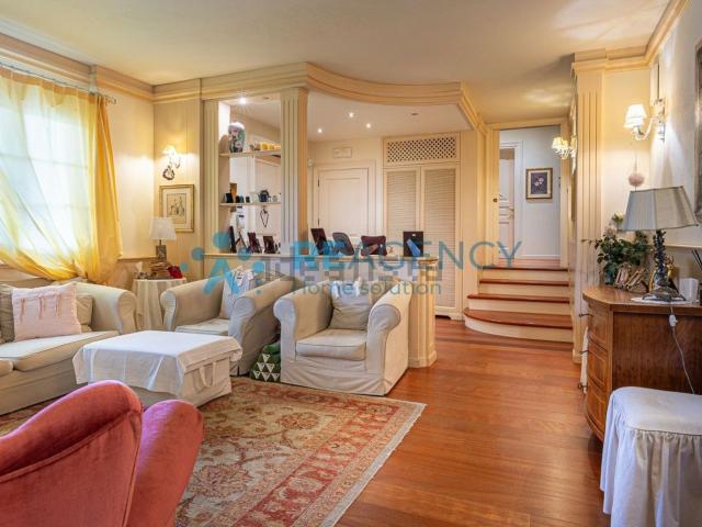 Case e ville in vendita di 360 m² in Via Belluno