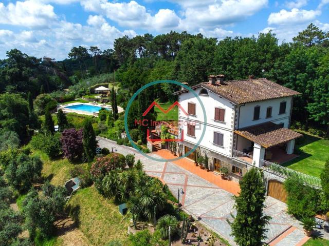 Case e ville in vendita di 360 m² in Via Belvedere