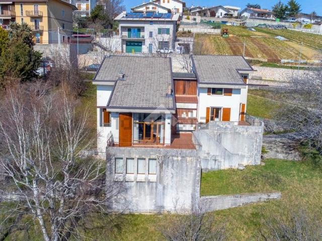 Case e ville in vendita di 360 m² in Via Bertin, 24