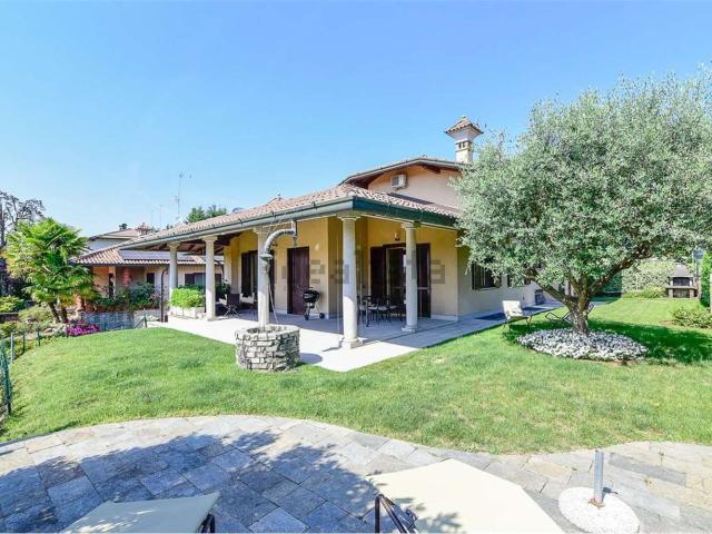 Case e ville in vendita di 360 m² in Via Bisbino