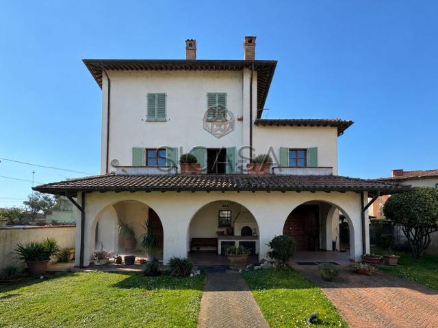 Case e ville in vendita di 360 m² in Via Braccio Fortebraccio, 2