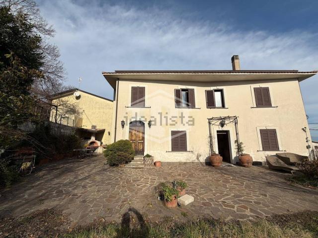 Case e ville in vendita di 360 m² in Via Giglioli, 5