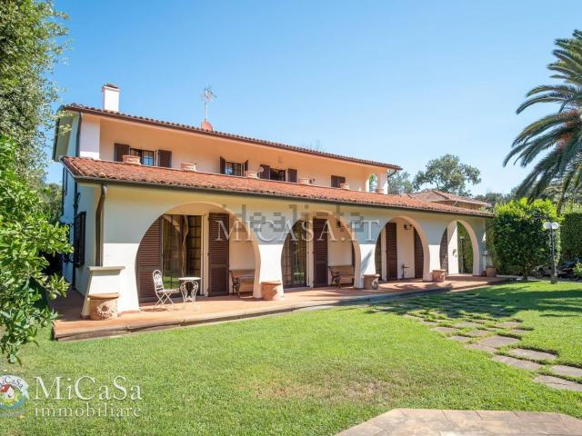Case e ville in vendita di 360 m² in Via dei Biancospini, 27