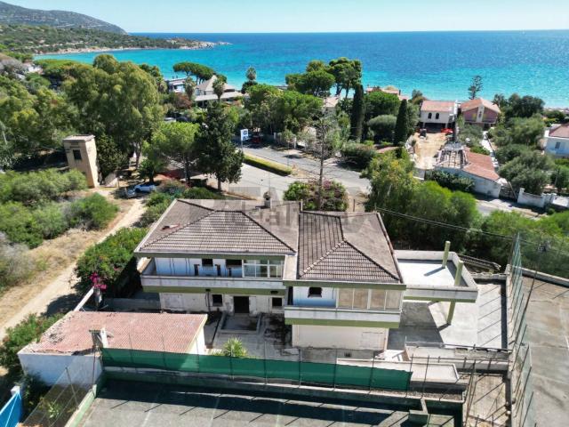 Case e ville in vendita di 360 m² in Via dei Ciliegi, 11