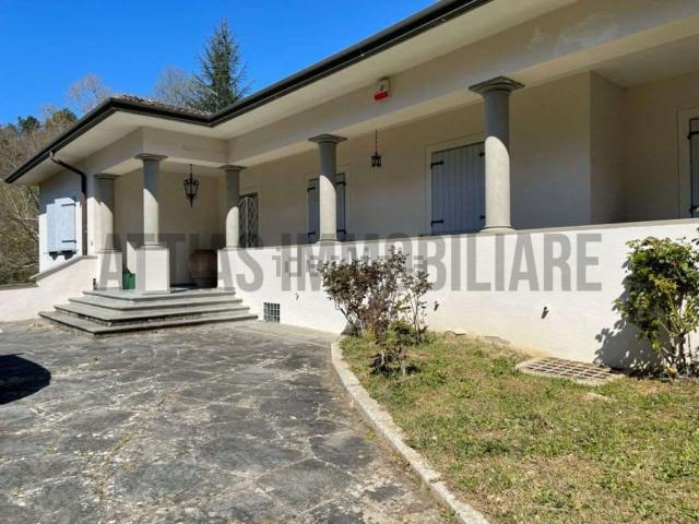 Case e ville in vendita di 360 m² in Via del Geppe