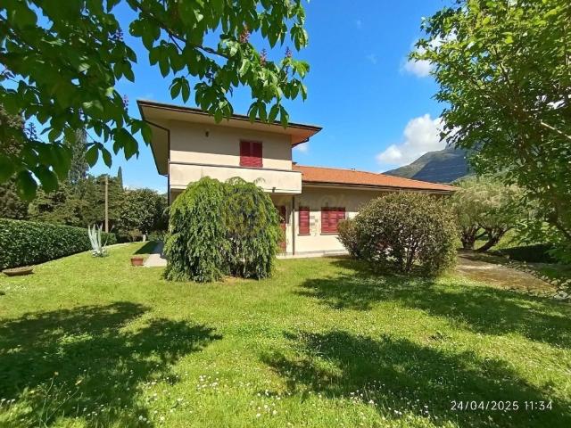Case e ville in vendita di 360 m² in Via della Canonica