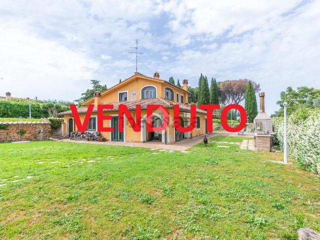Case e ville in vendita di 360 m² in Via Ettore Regalia, 25