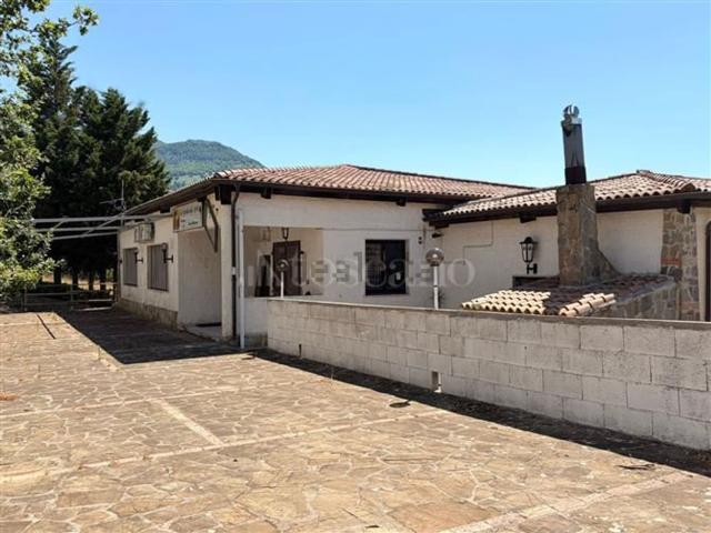 Case e ville in vendita di 360 m² in Via Monte Uliveto