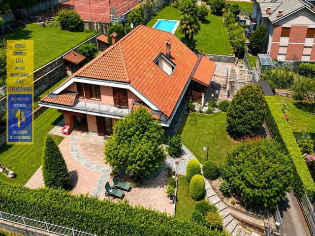Case e ville in vendita di 360 m² in Via Soffietti Bollè
