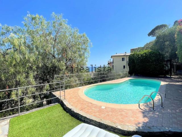 Case e ville in vendita di 360 m² in Via Salvo D&apos Acquisto
