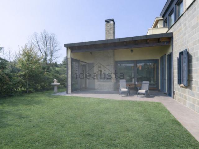 Case e ville in vendita di 360 m² in Via San Carlo