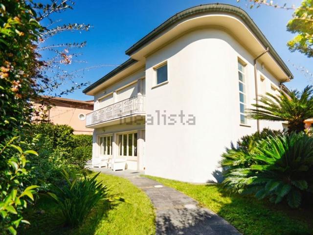 Case e ville in vendita di 360 m² in Via San Giovanni Bosco