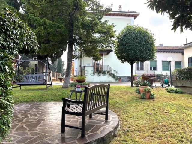 Case e ville in vendita di 360 m² in Via Santa Barbara