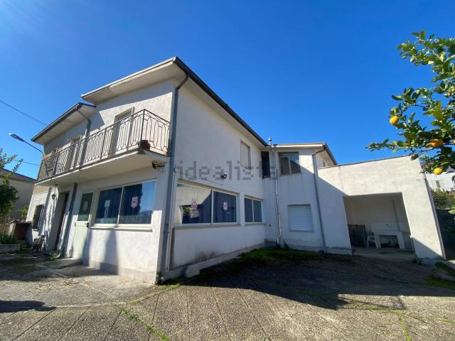 Case e ville in vendita di 360 m² in Via Santa Lucia, 97