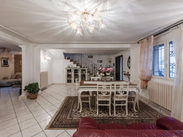 Case e ville in vendita di 360 m² in Via Sigmund Freud, 4