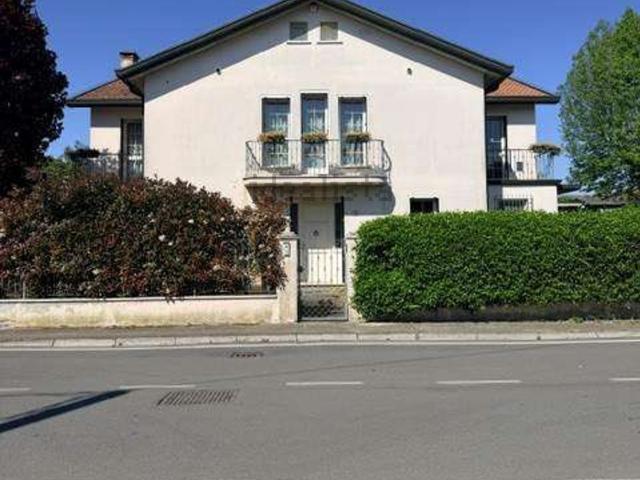 Case e ville in vendita di 360 m² in Via Stadio, 18