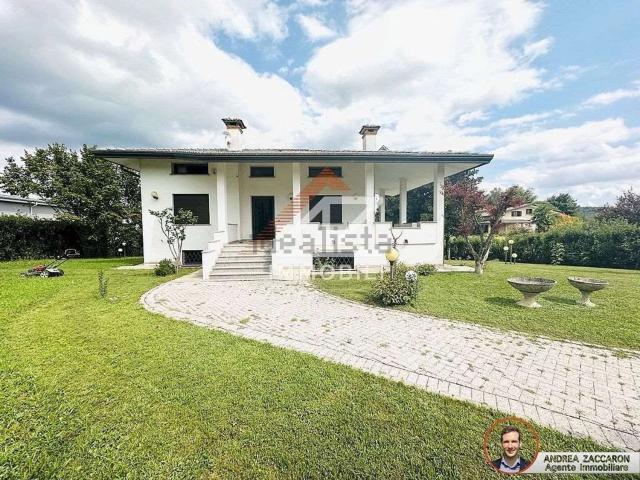 Case e ville in vendita di 360 m² in Via Piave