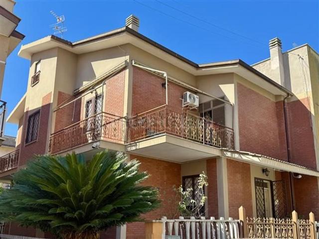 Case e ville in vendita di 360 m² in Via Piemonte