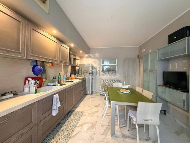 Case e ville in vendita di 360 m² in Via Ricciardolo Cerasa, 47