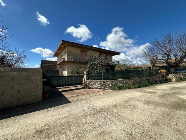Case e ville in vendita di 360 m² in Via Vanella 26, 9