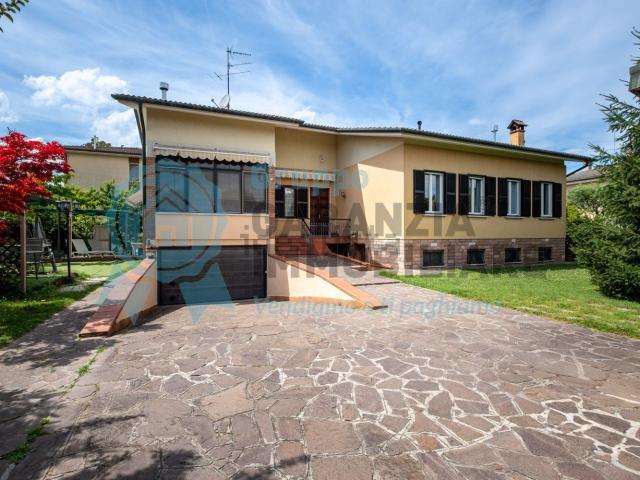 Case e ville in vendita di 360 m² in Via Vittorio Veneto, 47