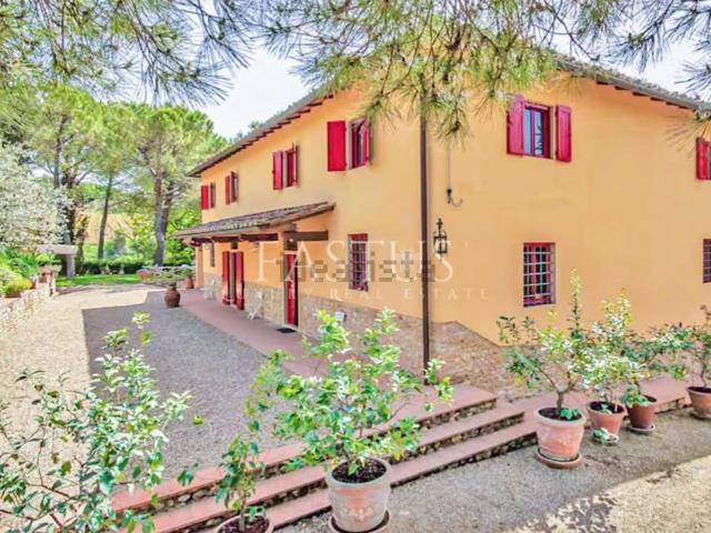 Case e ville in vendita di 360 m² in Via Virginio Nuova, 1
