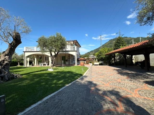 Case e ville in vendita di 360 m² in Viale XX Settembre, 129