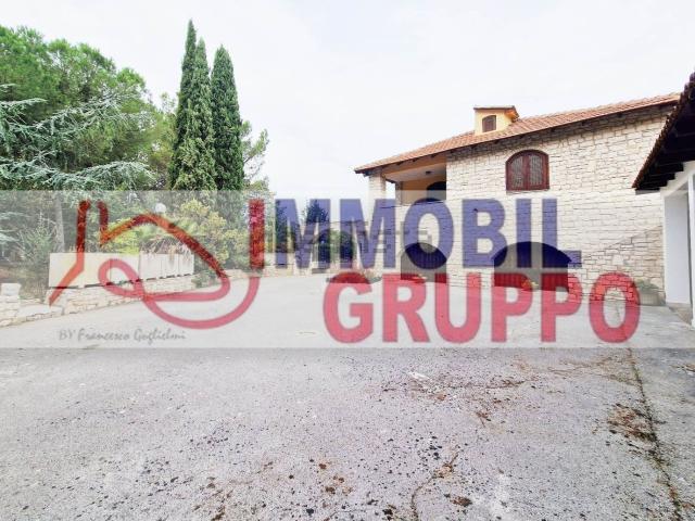 Case e ville in vendita di 360 m² in Viale delle mimose