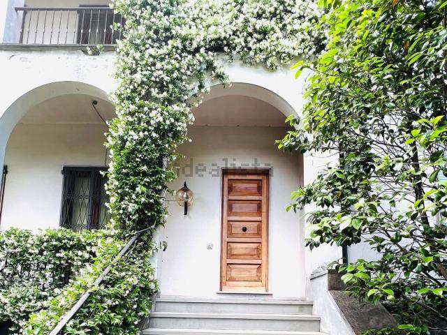 Case e ville in vendita di 360 m² in Viale Martini Vincenzo, 192