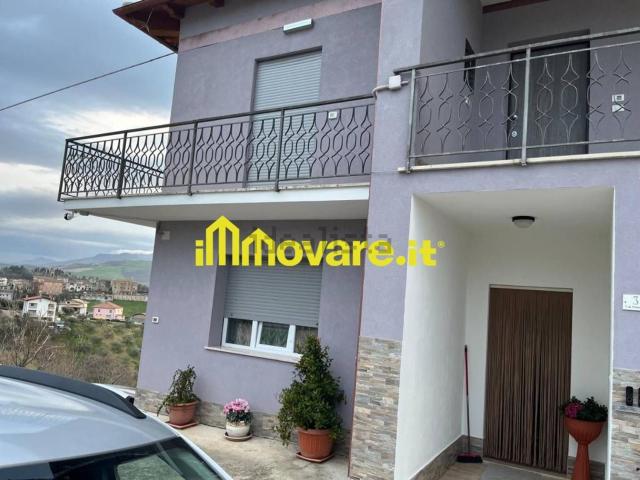 Case e ville in vendita di 360 m² in Contrada Campanile, 3