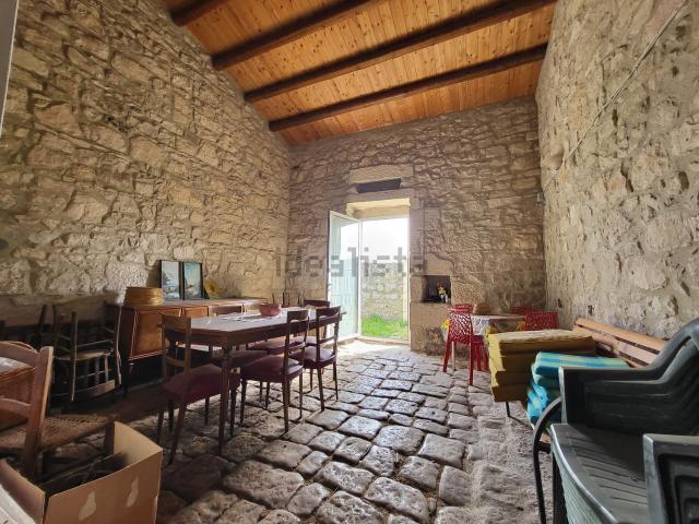 Case e ville in vendita di 360 m² in Contrada giummarresi