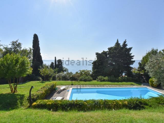 Case e ville in vendita di 361 m² in Strada Costiera