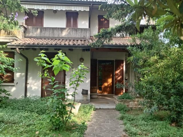 Case e ville in vendita di 364 m² in Via Sant&apos Angela Merici, 49