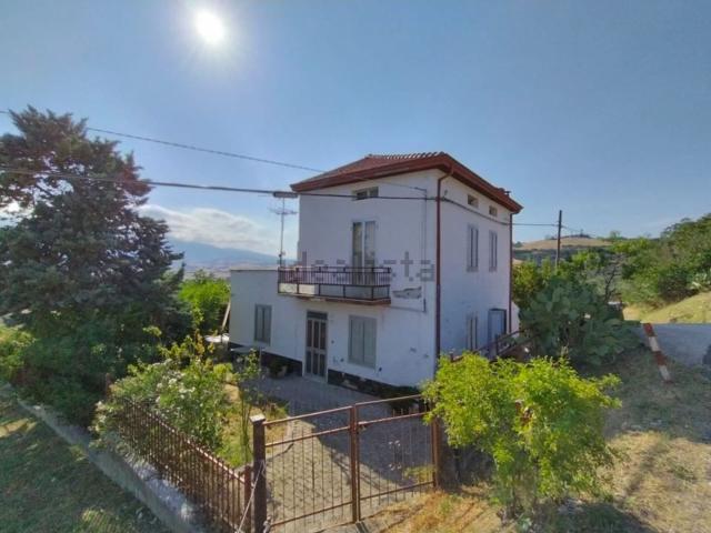 Case e ville in vendita di 364 m² in Contrada Pietragrossa, 14