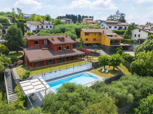Case e ville in vendita di 365 m² in Via G. Giusti, 6
