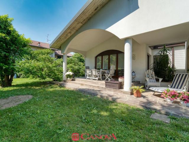 Case e ville in vendita di 365 m² in Via Gaetano Donizetti, 26