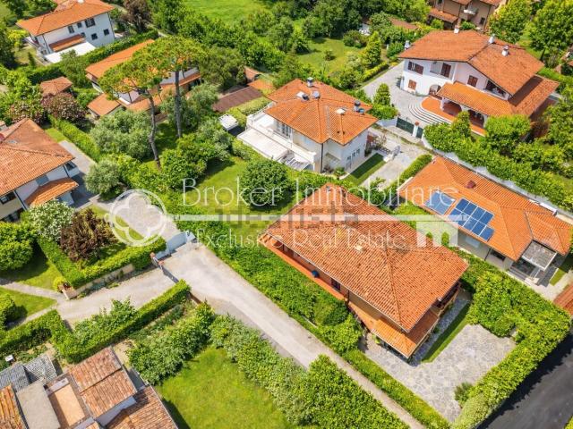 Case e ville in vendita di 365 m² in Via Giuseppe Viner, 138