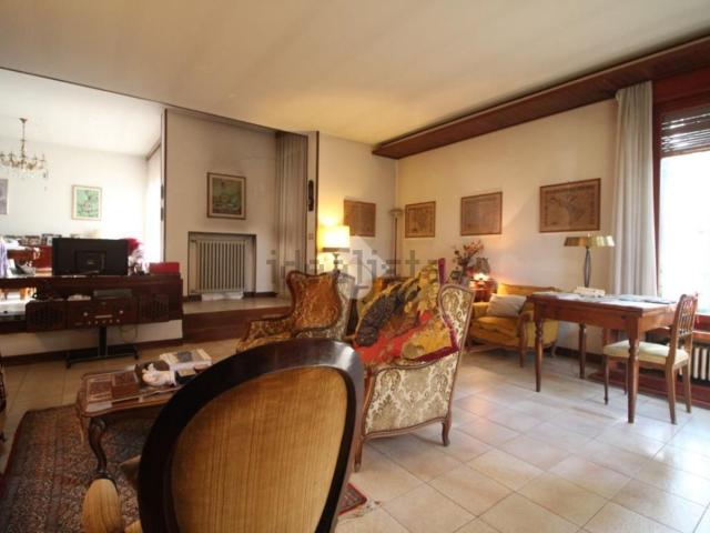 Case e ville in vendita di 365 m² in Via Giotto, 125