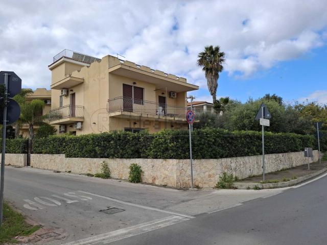 Case e ville in vendita di 365 m² in Via dell&apos Airone