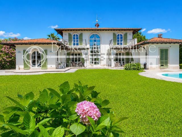 Case e ville in vendita di 365 m² in Via Francesco Carrara