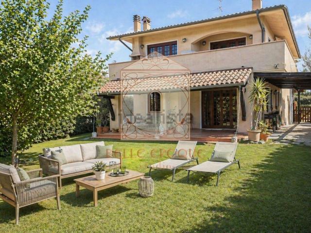 Case e ville in vendita di 365 m² in Via Salvador Allende, 79