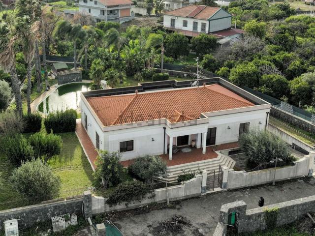 Case e ville in vendita di 365 m² in Via santo spirito